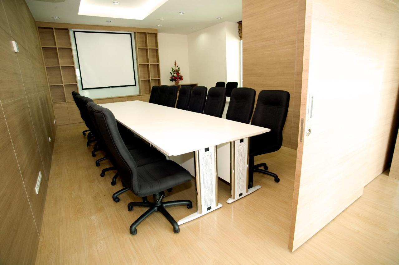Olive Hotel & Residence Bangkok Sukhumvit 101 Bagian luar foto