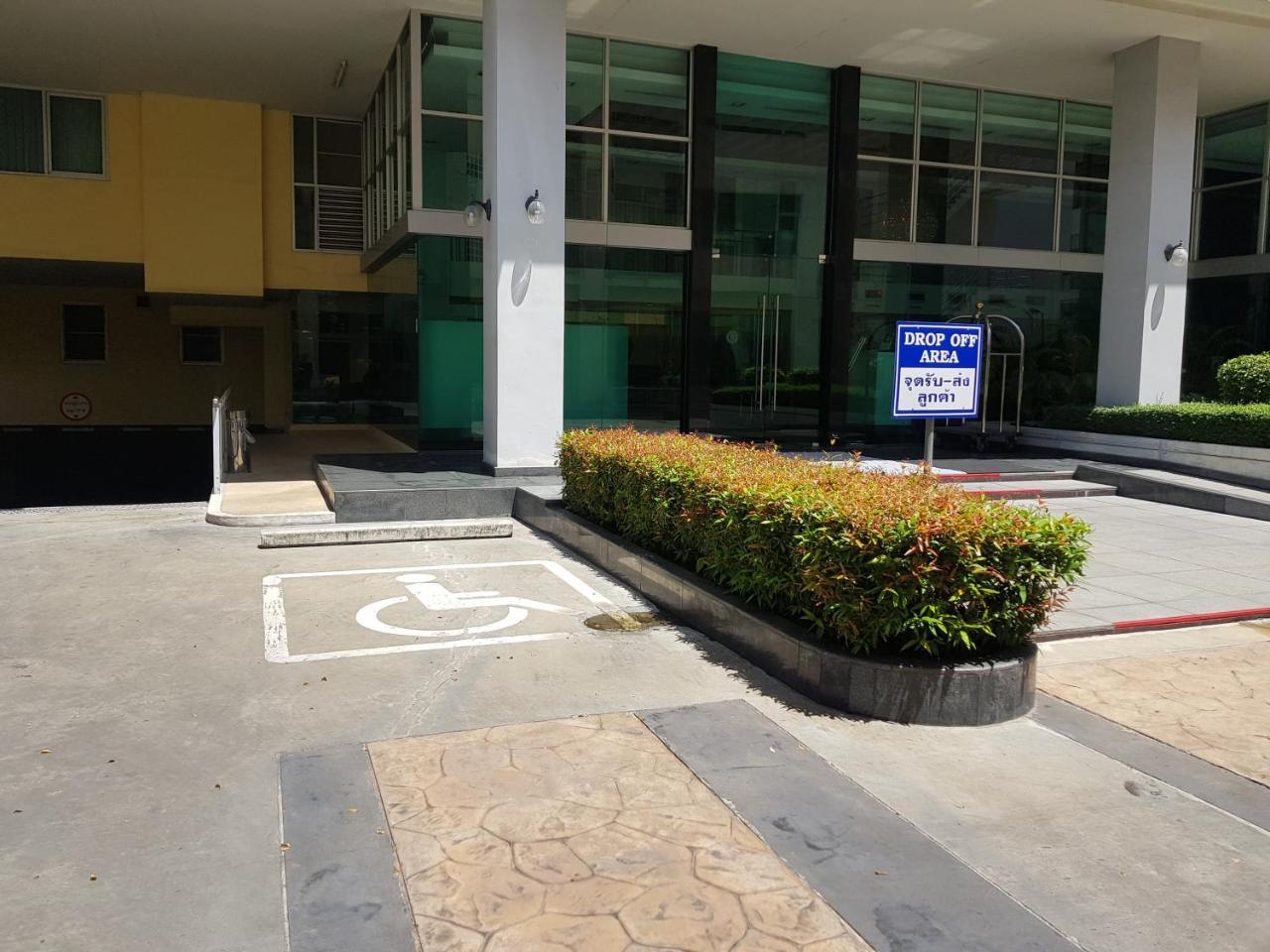 Olive Hotel & Residence Bangkok Sukhumvit 101 Bagian luar foto